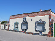 Mauer im Hundertwasser-Stil